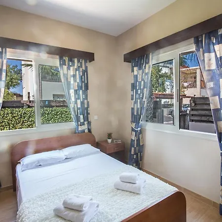 فيلة Beautiful 5 Star Holiday In A Prime Location In Sotira, Book Early To Secure Your Dates, Sotira 1303