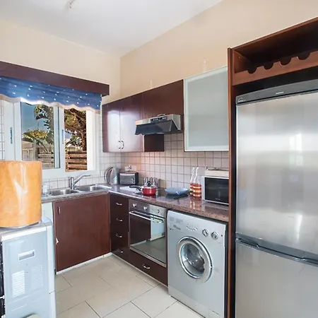 Beautiful 5 Star Holiday In A Prime Location In Sotira, Book Early To Secure Your Dates, Sotira 1303 فيلة أيا نابا